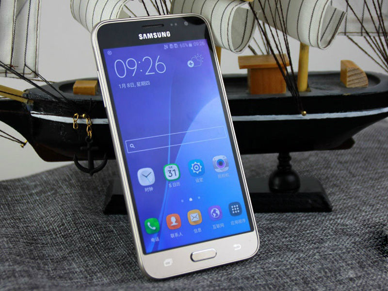 三星Galaxy J3