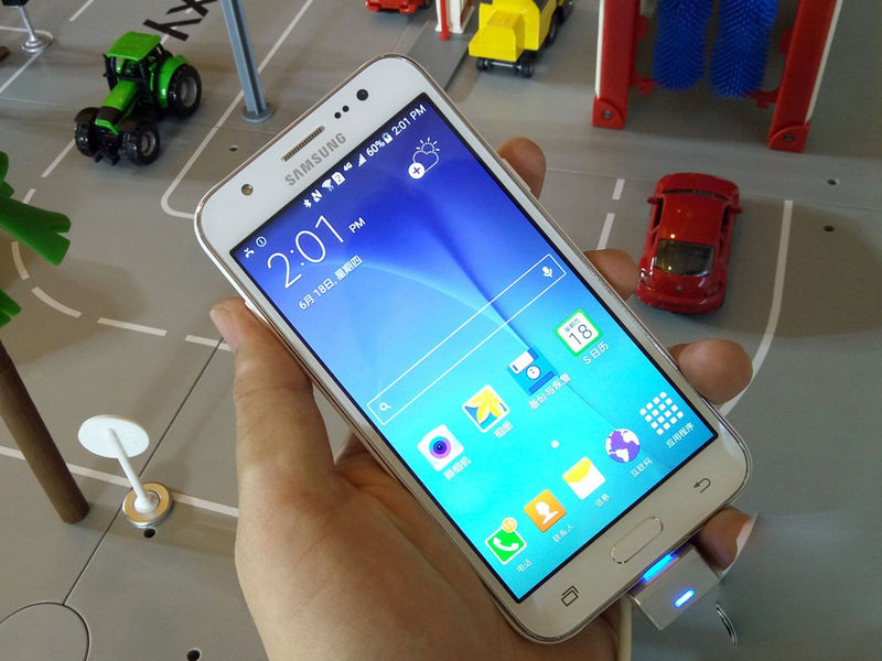 三星Galaxy J5